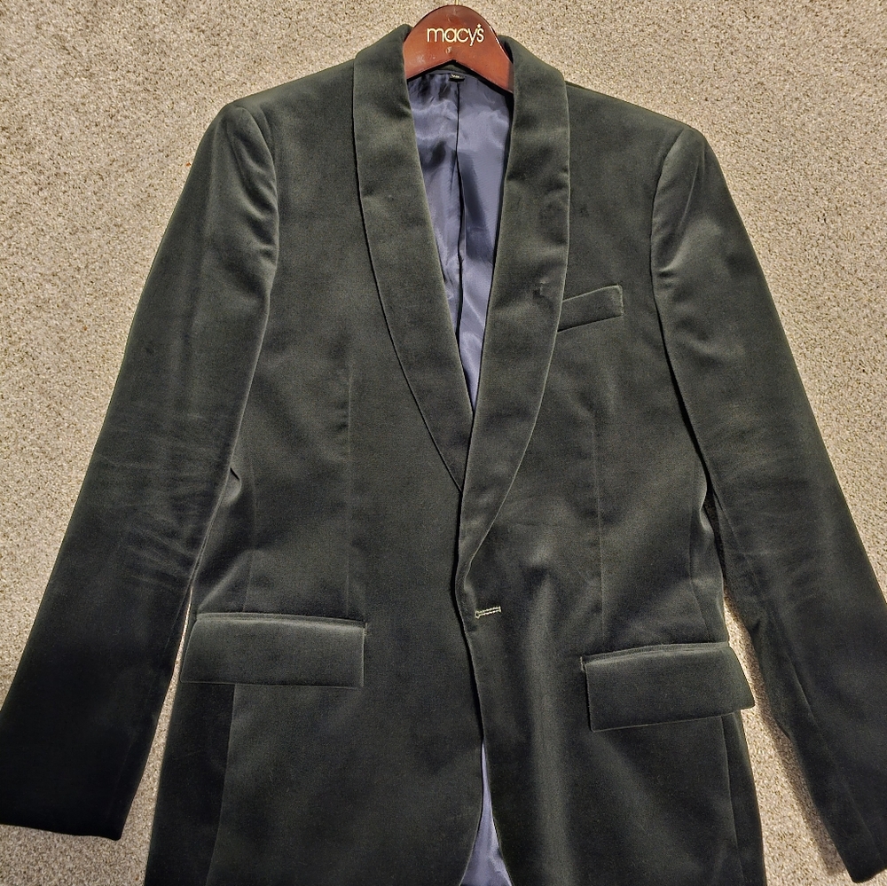 Ludlow Slim-fit Shawl-Collar Tuxedo Jacket. Green, velvet material.
